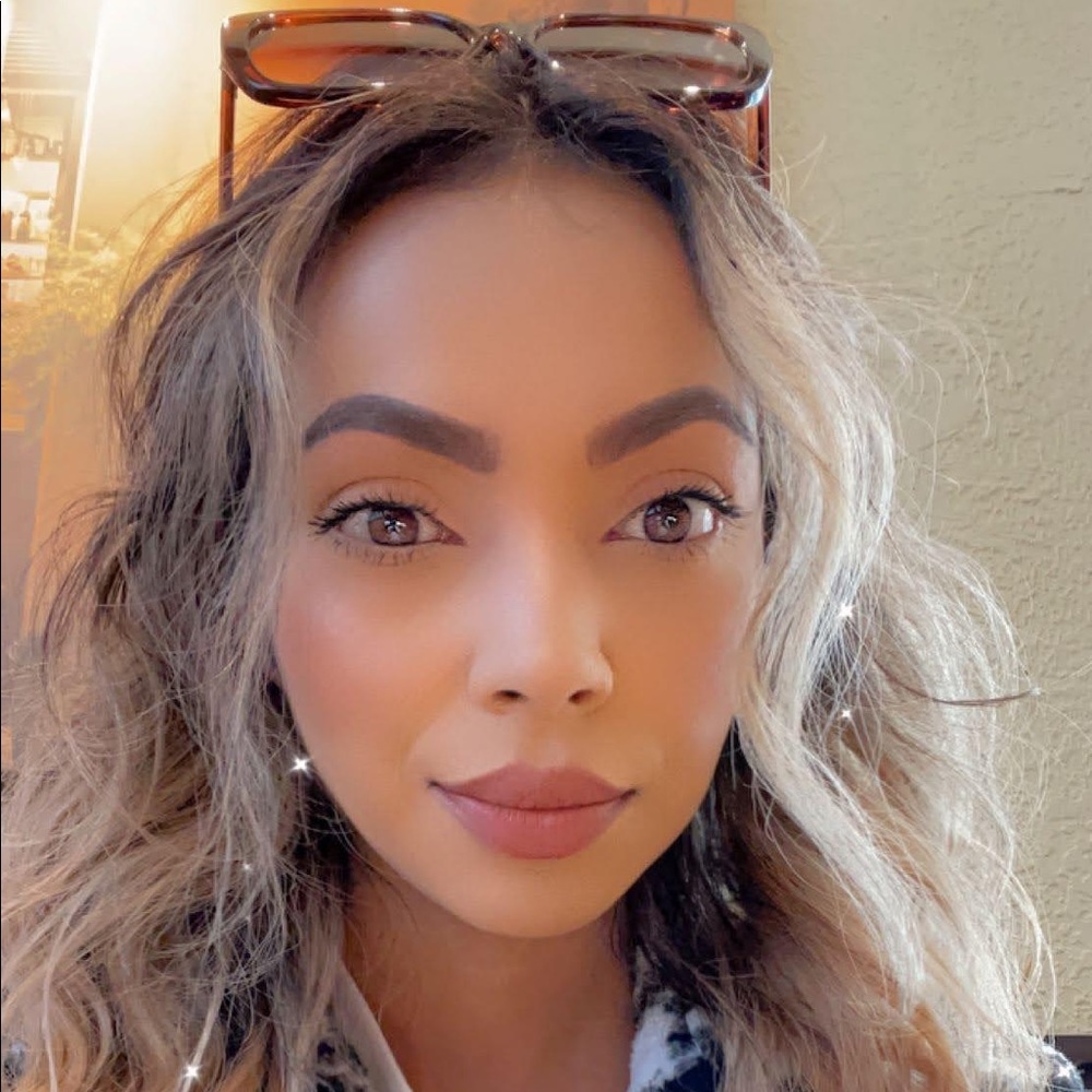 Meet your Posher, Adelaida